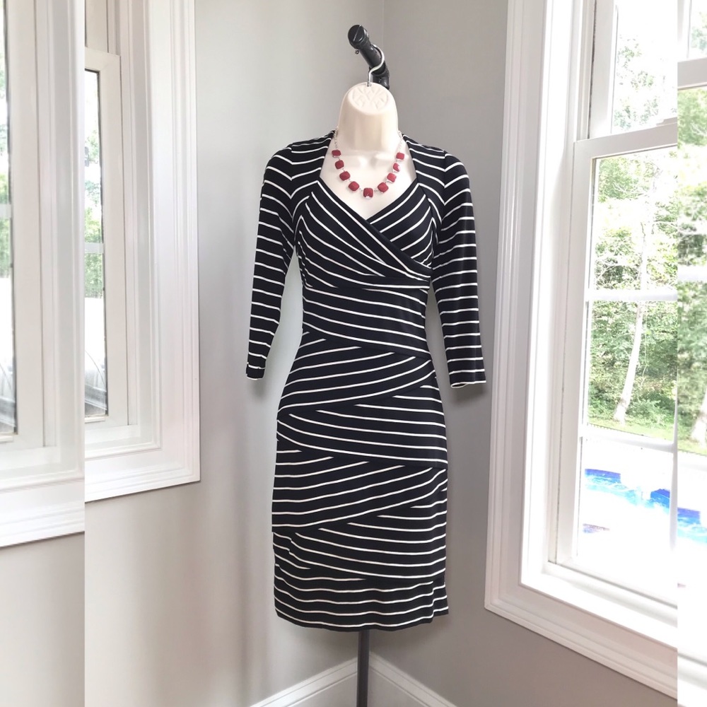 White House Black Market Instantly Slimming Dress ~ Women’s 2  EUC